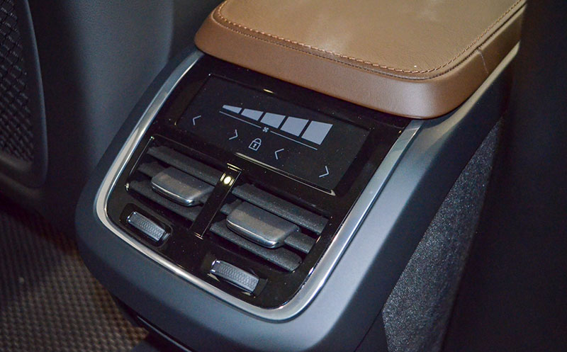 Volvo V90 Cross Country 2018 hàng độc tại Việt Nam